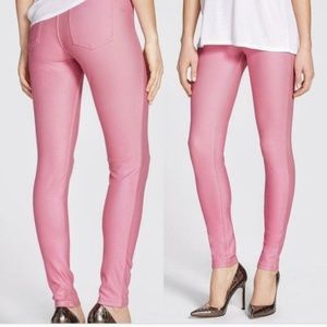 Barely Pink Pearlized HUE Legging - Size M (NWT)